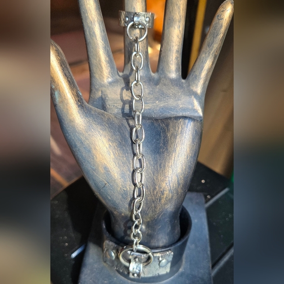 Silver Chain ring attached Bracelet Black leather snap - Picture 2 of 7